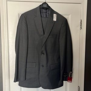 NWT. Men’s suit - Joseph A Banks